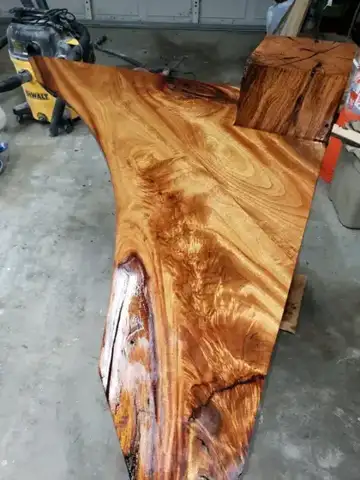 Live-edge shelf with a post and corner bracket
