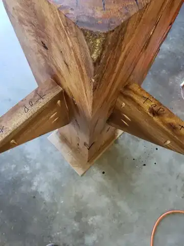 Wood post base with angled braces