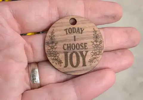 Round wood tag engraved Today I Choose Joy in a hand